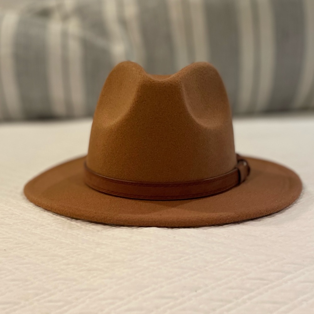Gorgeous camel colored fedora with suede belt and gold buckle. Adjusts size w/in